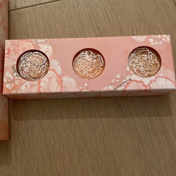 Colourpop “Thanks A Bunch” Supershock Shadow Set - Picture 4 of 7